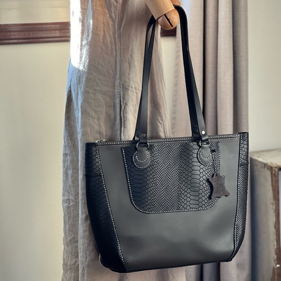 Handmade Gray and Black Leather Tote Bag 💼 - Picture 4 of 15
